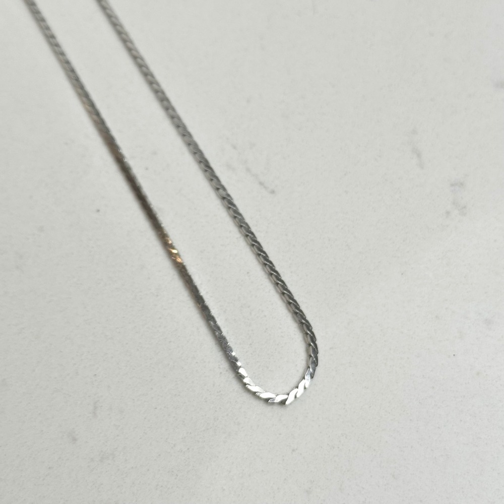 Vintage Avon Herringbone 24" Necklace Silver Tone Chain Delicate Jewelry - Picture 3 of 5